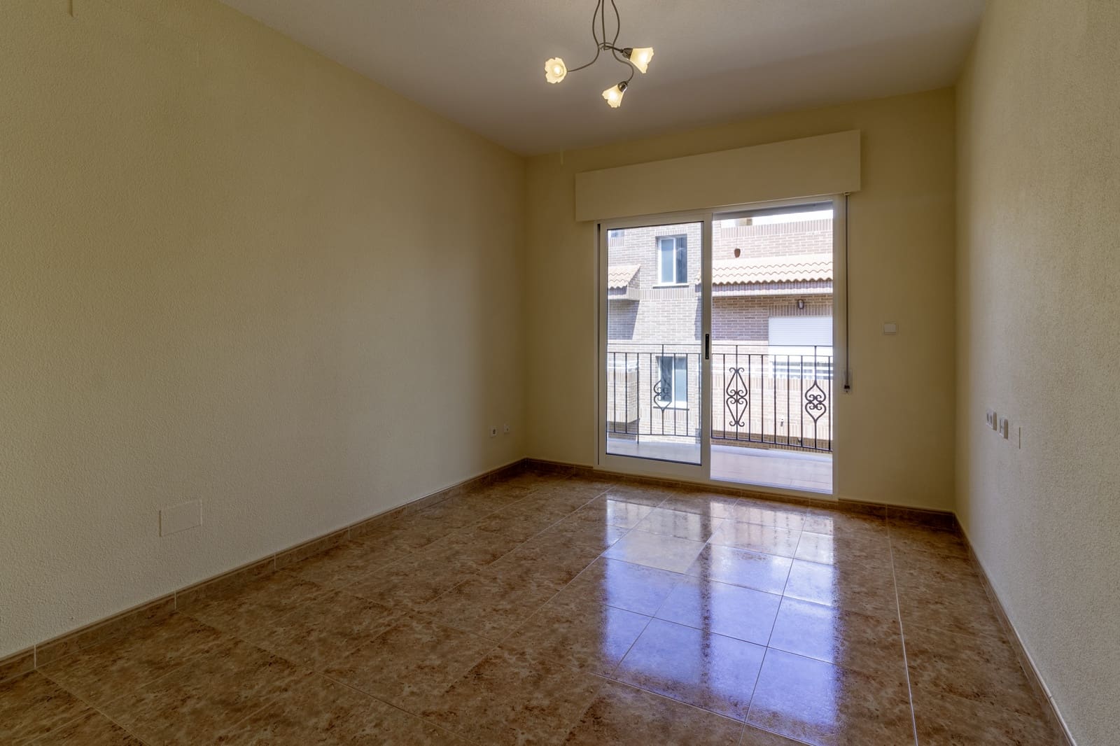 2 slaapkamer Appartement te huur in Los Alcazares met garage - € 750 (Ref: 9908294)
