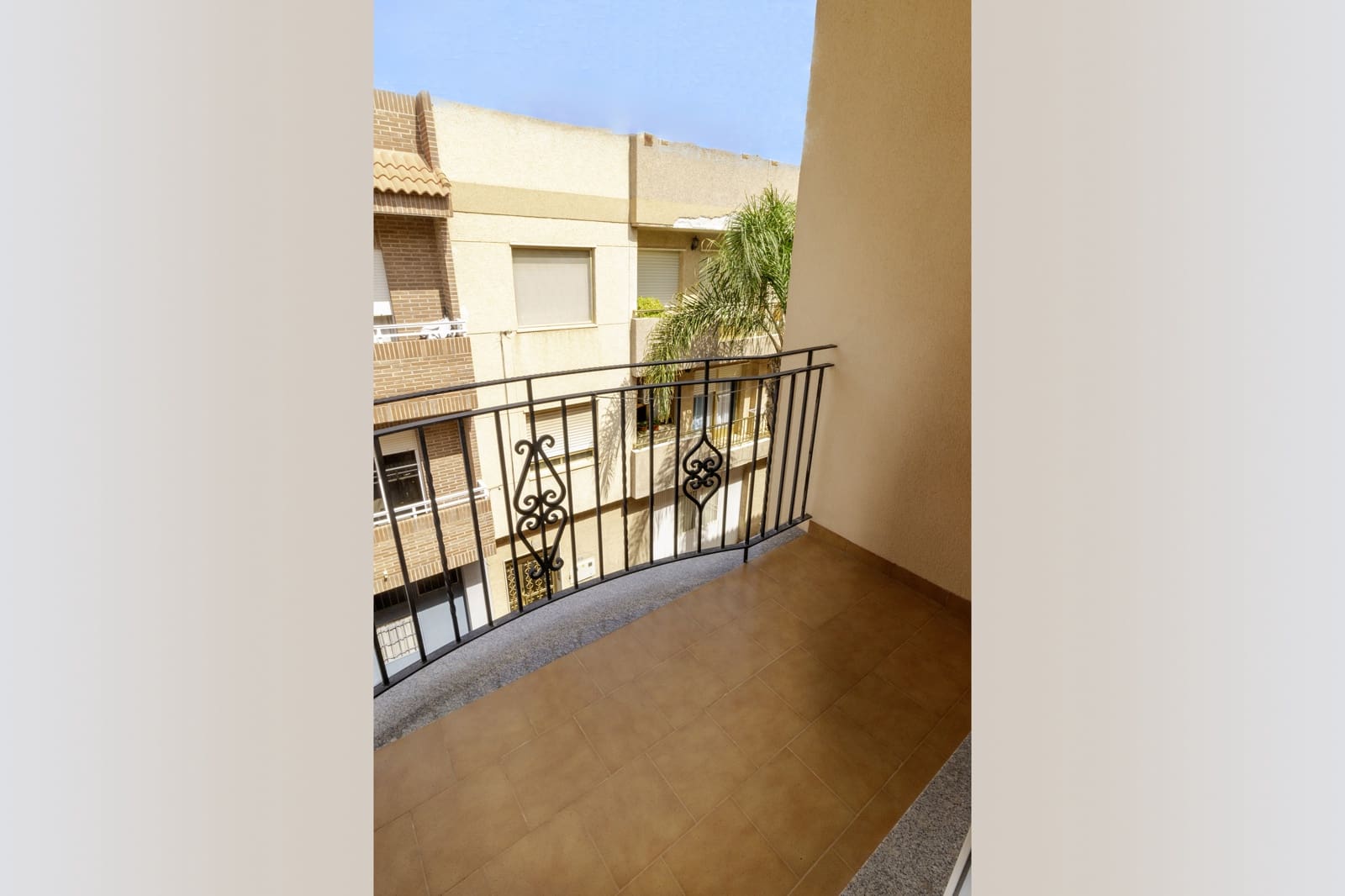 2 slaapkamer Appartement te huur in Los Alcazares met garage - € 750 (Ref: 9908294)