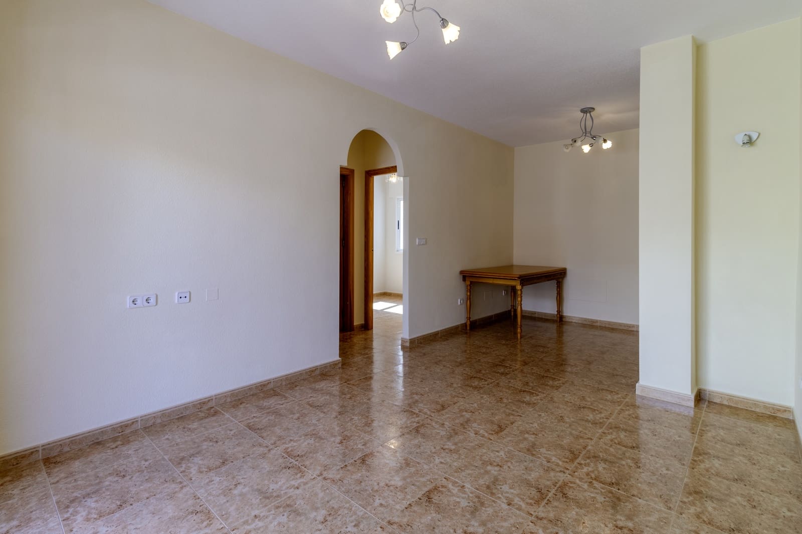 2 slaapkamer Appartement te huur in Los Alcazares met garage - € 750 (Ref: 9908294)