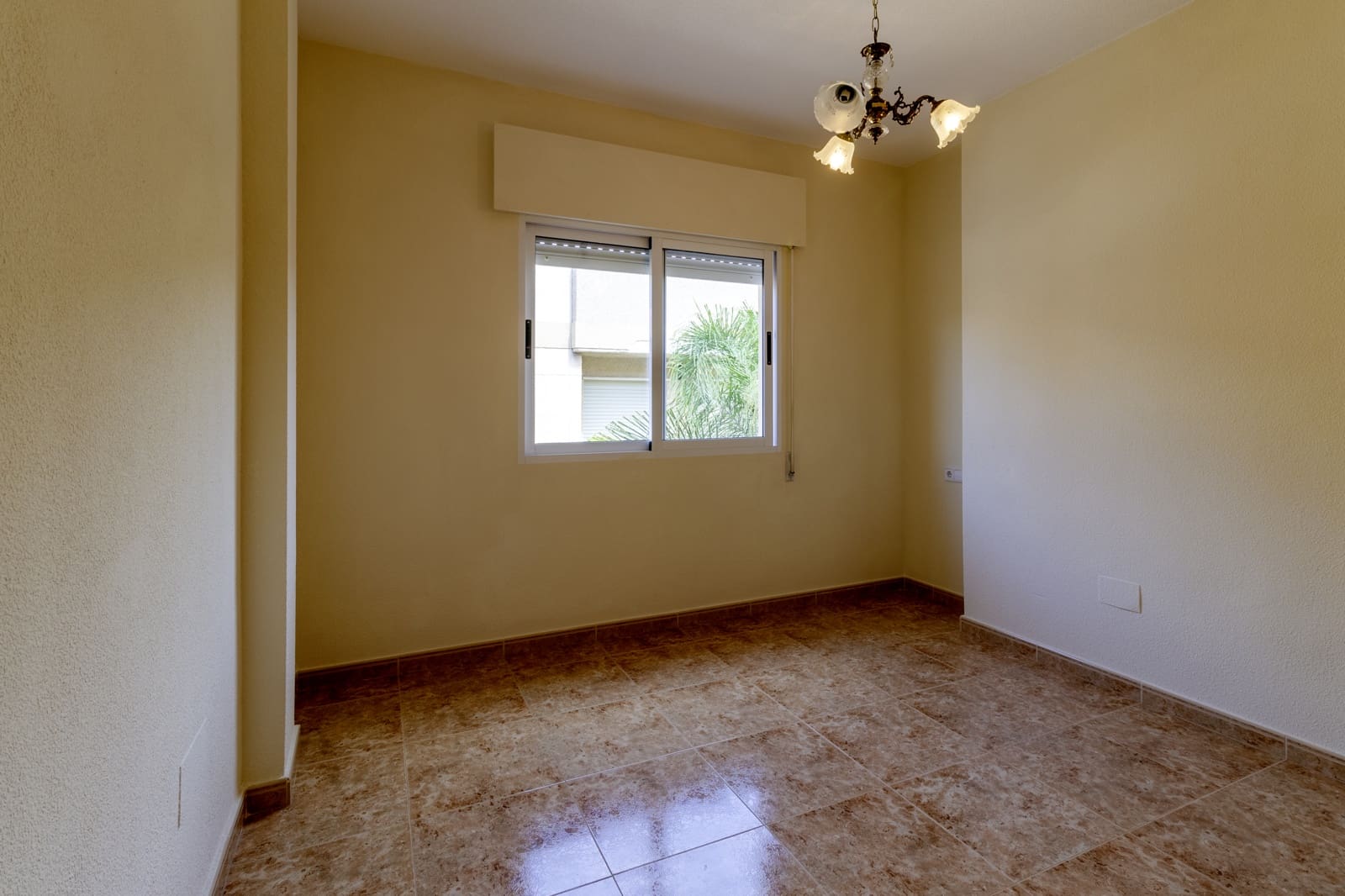 2 slaapkamer Appartement te huur in Los Alcazares met garage - € 750 (Ref: 9908294)