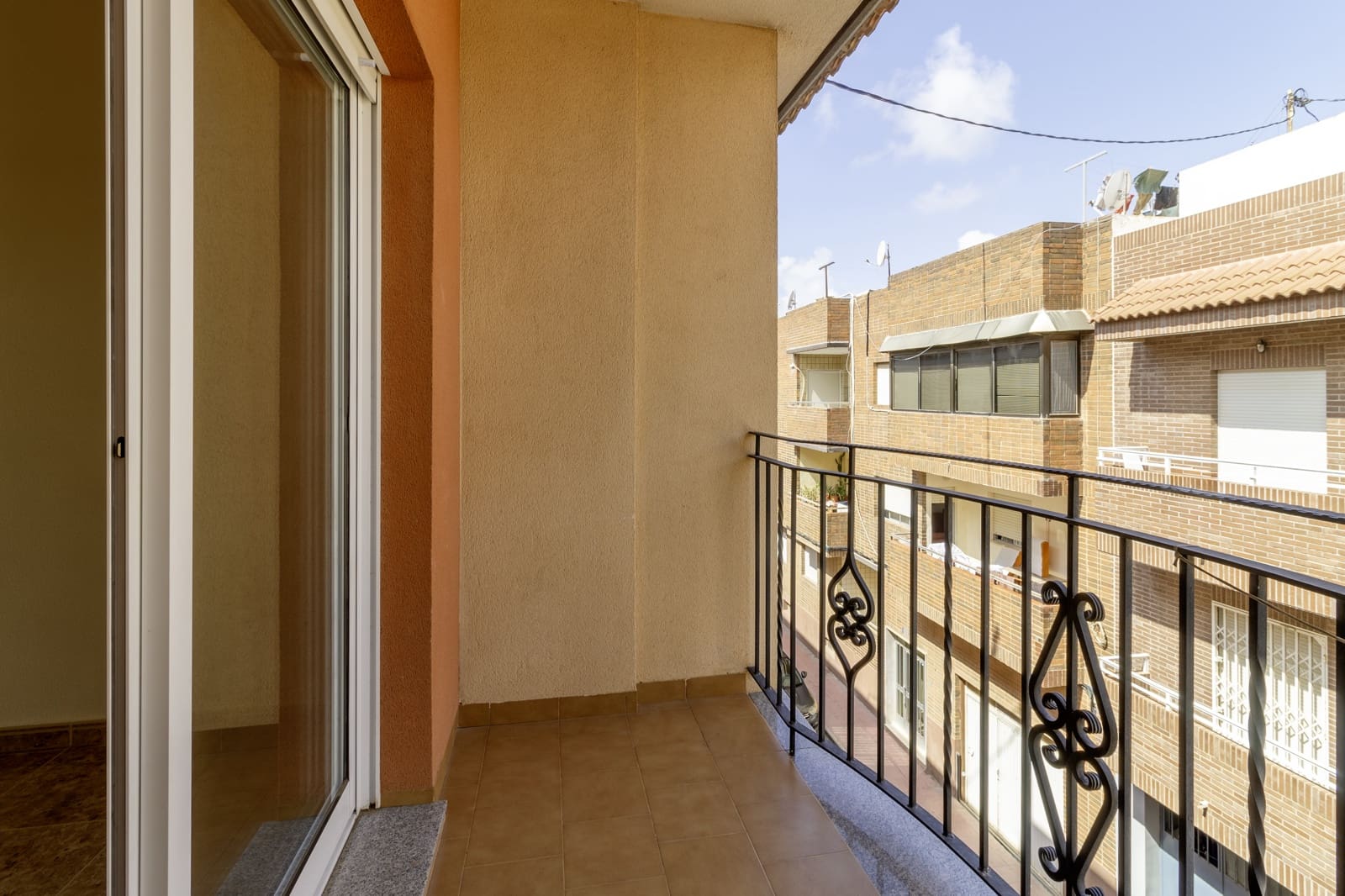 2 slaapkamer Appartement te huur in Los Alcazares met garage - € 750 (Ref: 9908294)