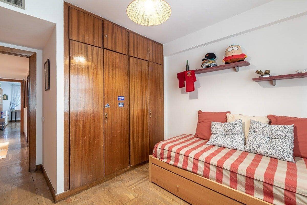 4 bedroom Flat for sale in San Matías Realejo, Granada city with pool