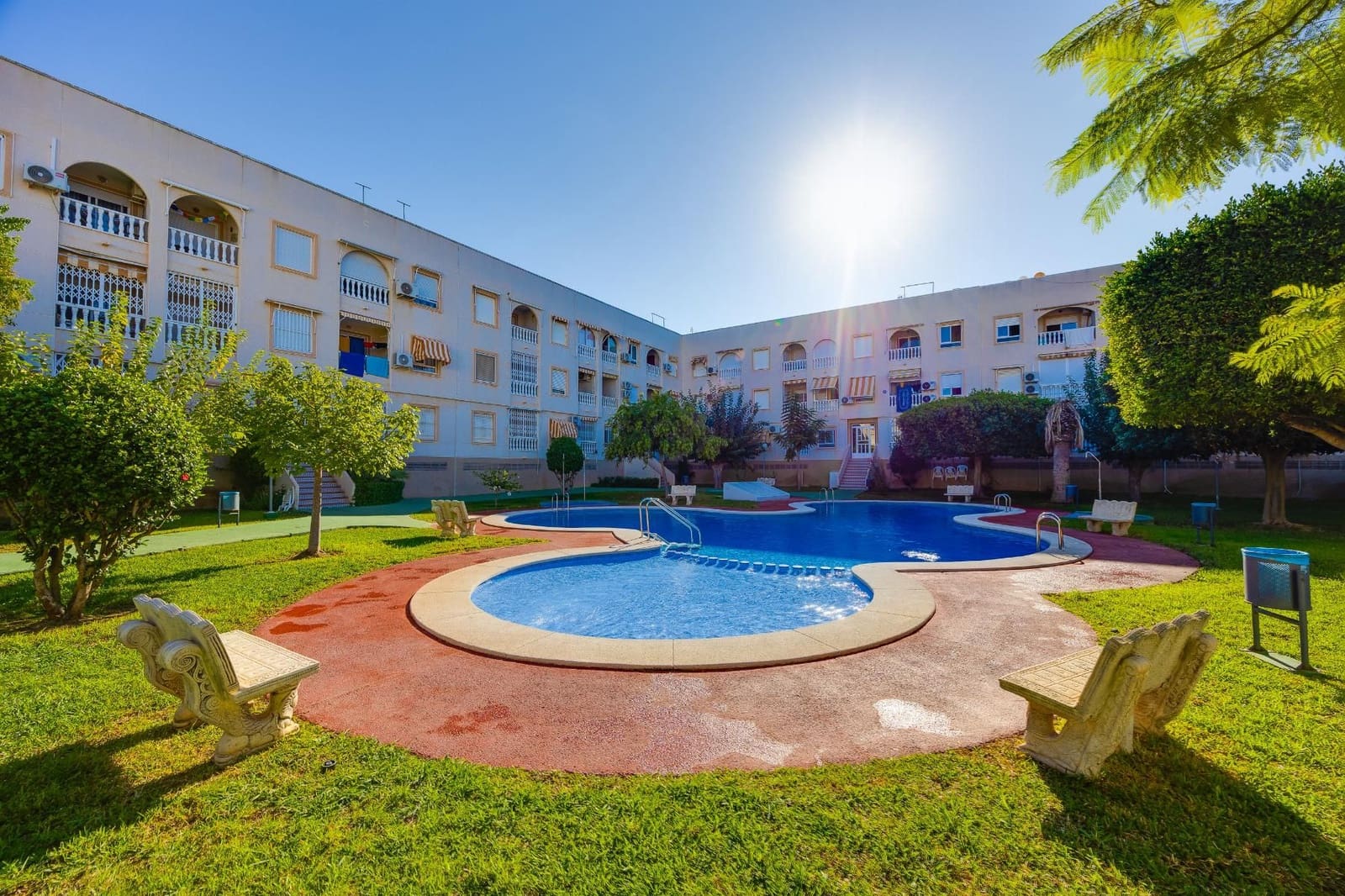 2 soverom Penthouse til salgs i Torrevieja med svømmebasseng garasje - € 159 900 (Ref: 10157782)
