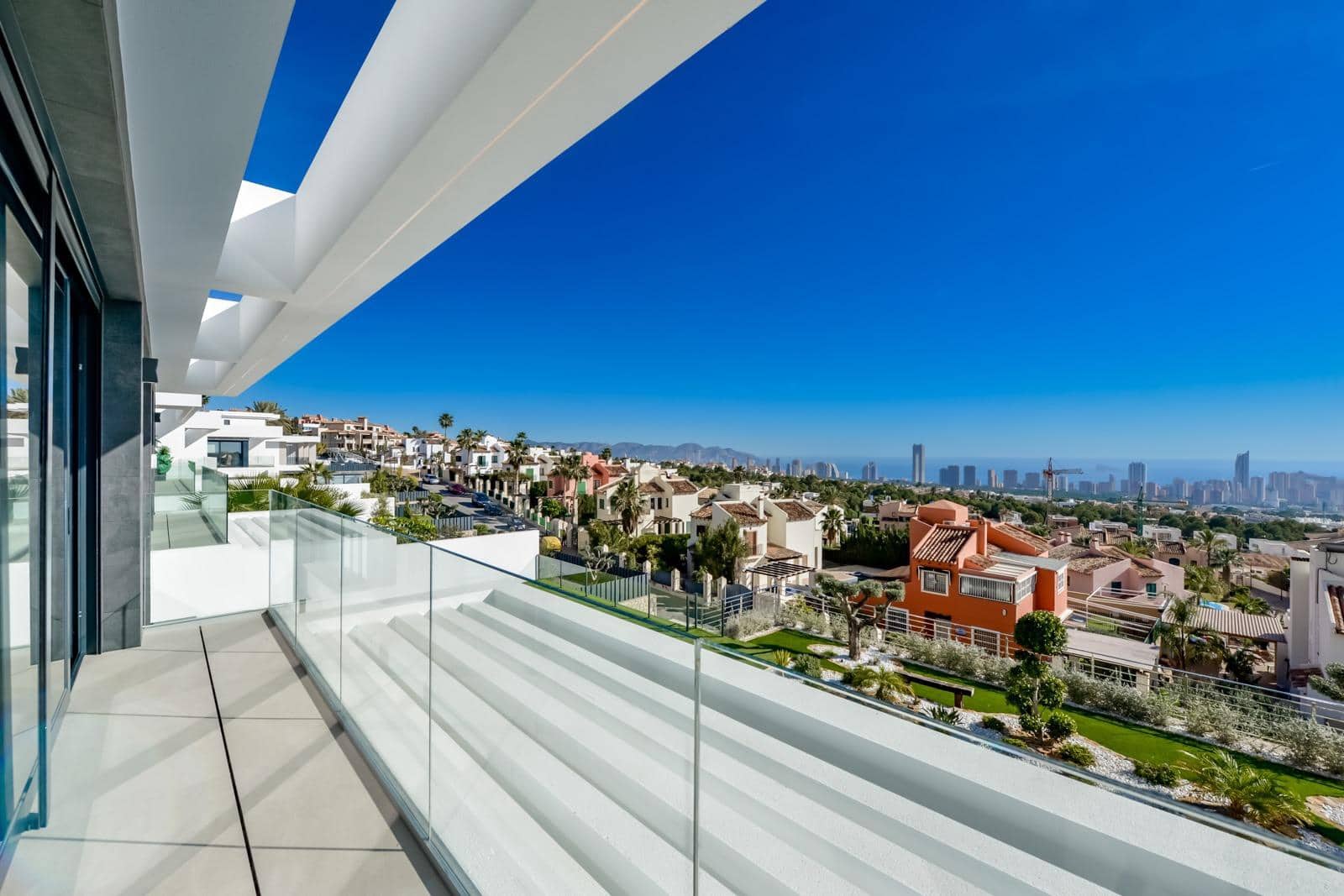 8 bedroom Villa for sale in Finestrat with pool garage - € 4,450,000 (Ref: 7607850)