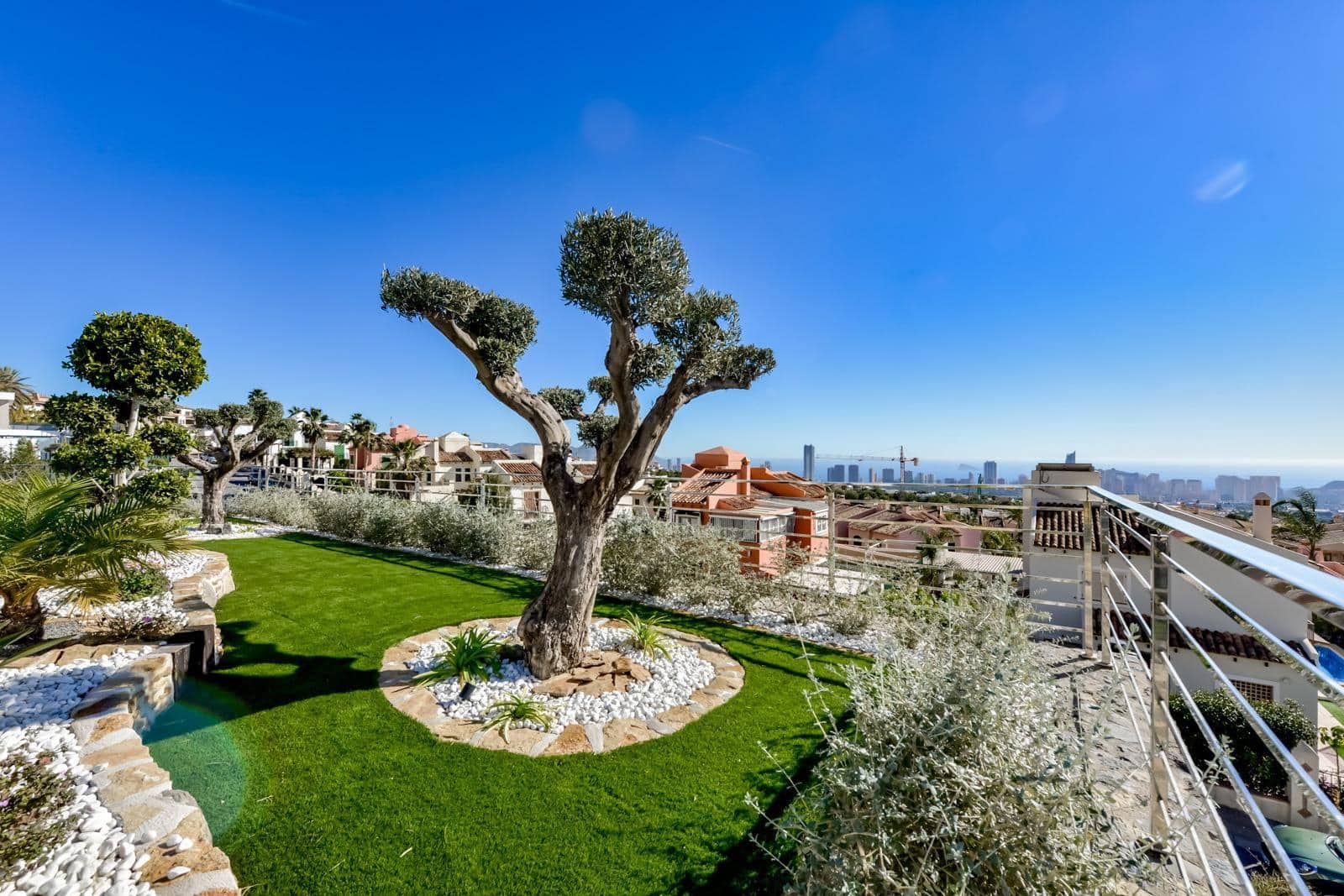 8 bedroom Villa for sale in Finestrat with pool garage - € 4,450,000 (Ref: 7607850)