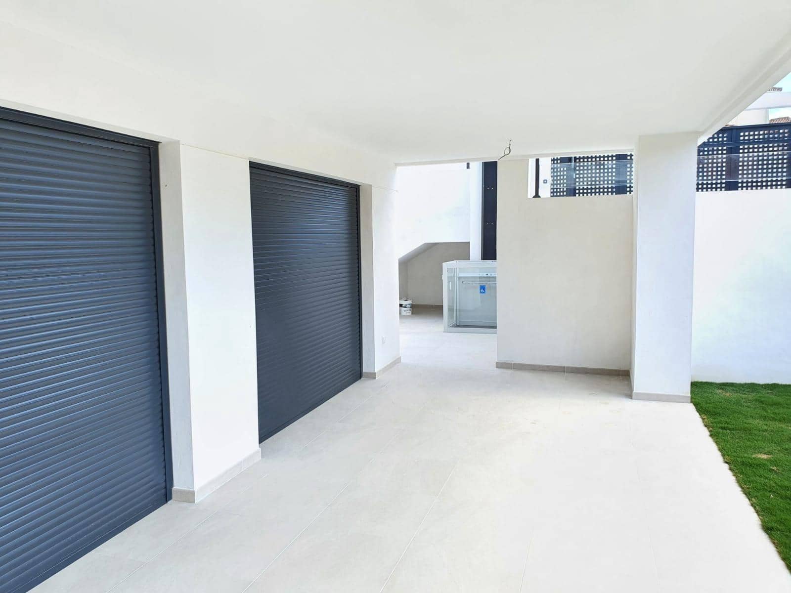 4 bedroom Villa for sale in La Duquesa / Puerto de la Duquesa with pool - € 730,000 (Ref: 7960811)