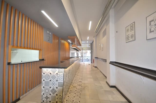 Kommersiell till salu i Centro, Torrevieja - 300 000 € (Ref: 8048667)