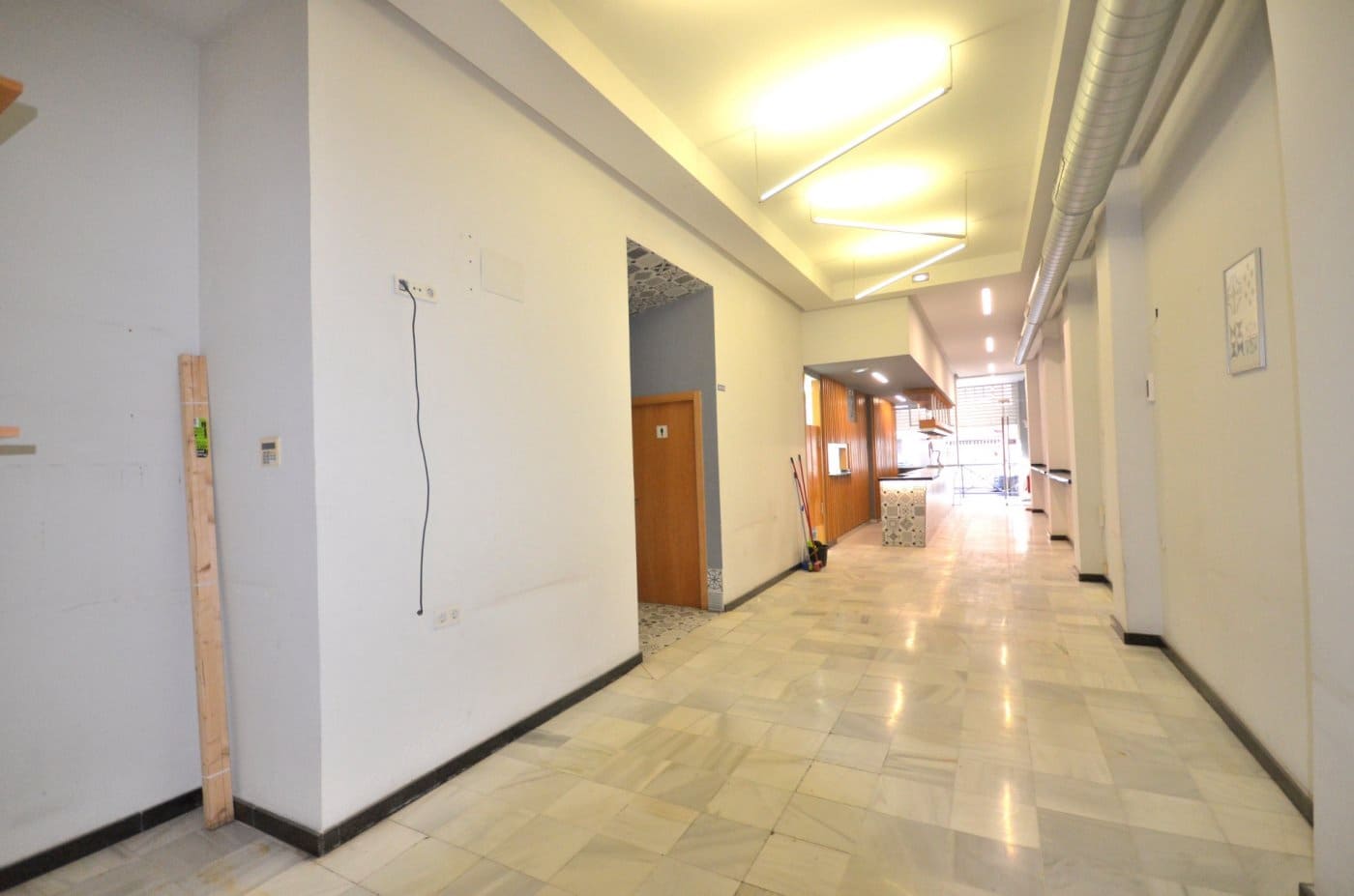 Gewerbe zu verkaufen in Torrevieja - 300.000 € (Ref: 8048667)