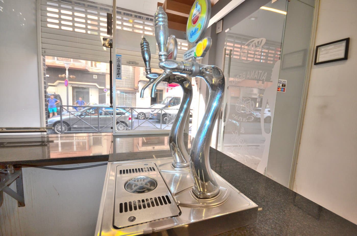 Gewerbe zu verkaufen in Torrevieja - 300.000 € (Ref: 8048667)