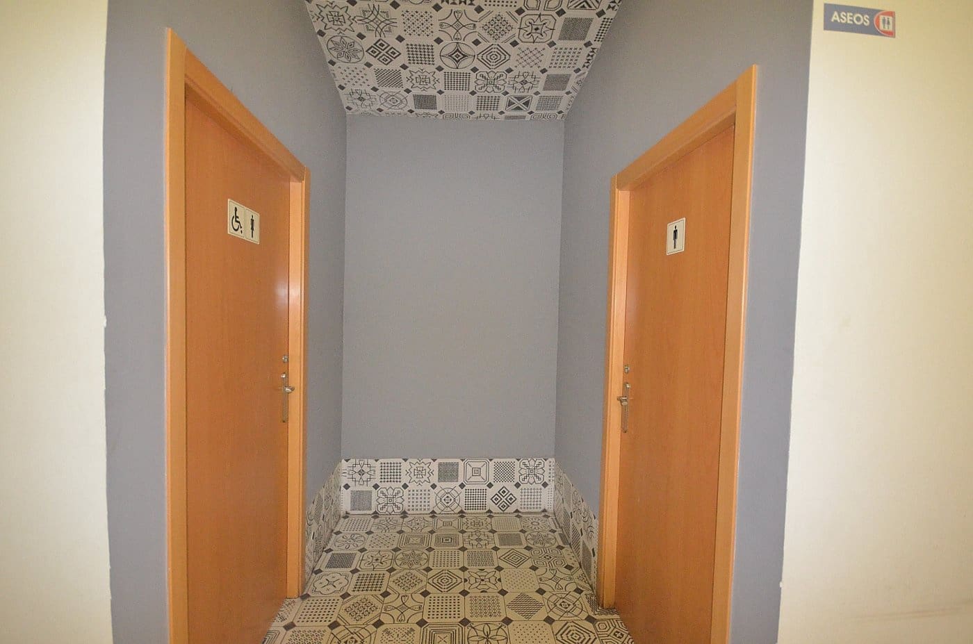 Gewerbe zu verkaufen in Torrevieja - 300.000 € (Ref: 8048667)