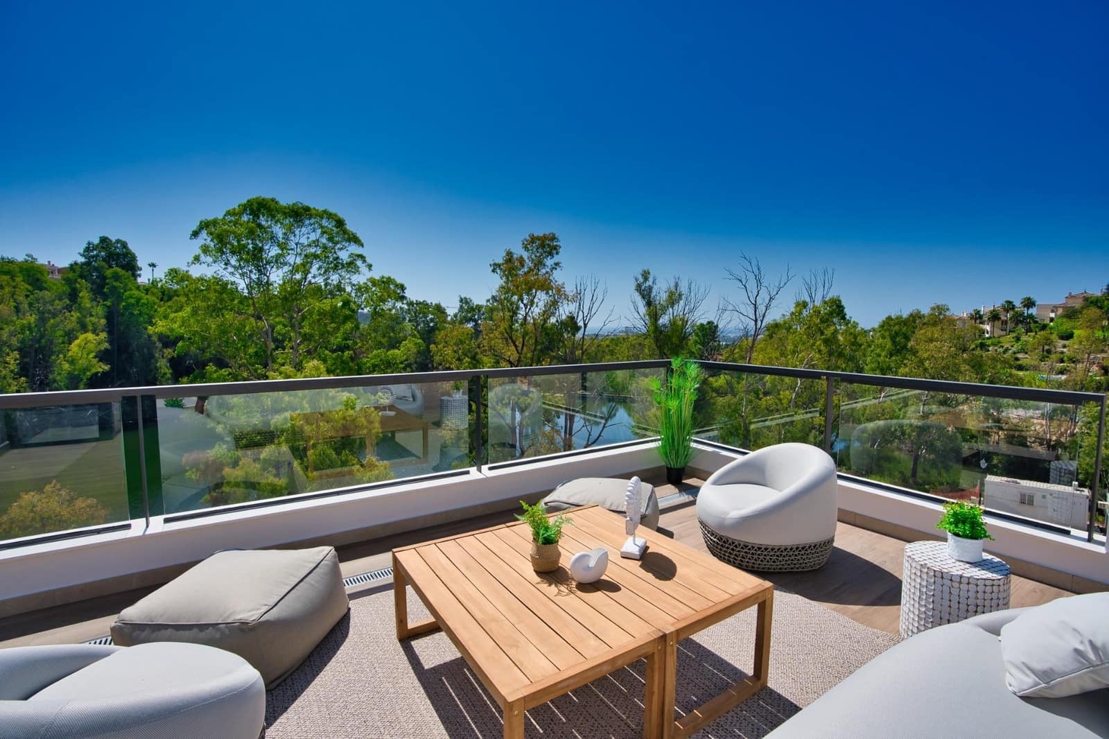 3 sypialnia Penthouse na sprzedaż w Marbella z basenem - 950 000 € (Ref: 8216520)