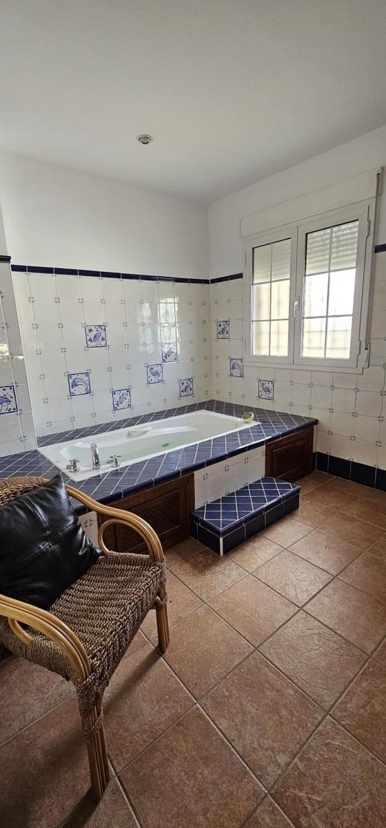 4 makuuhuone Paritalo myytävänä paikassa Santa Fe mukana uima-altaan 
autotalli - 450 000 € (Ref: 8268314)