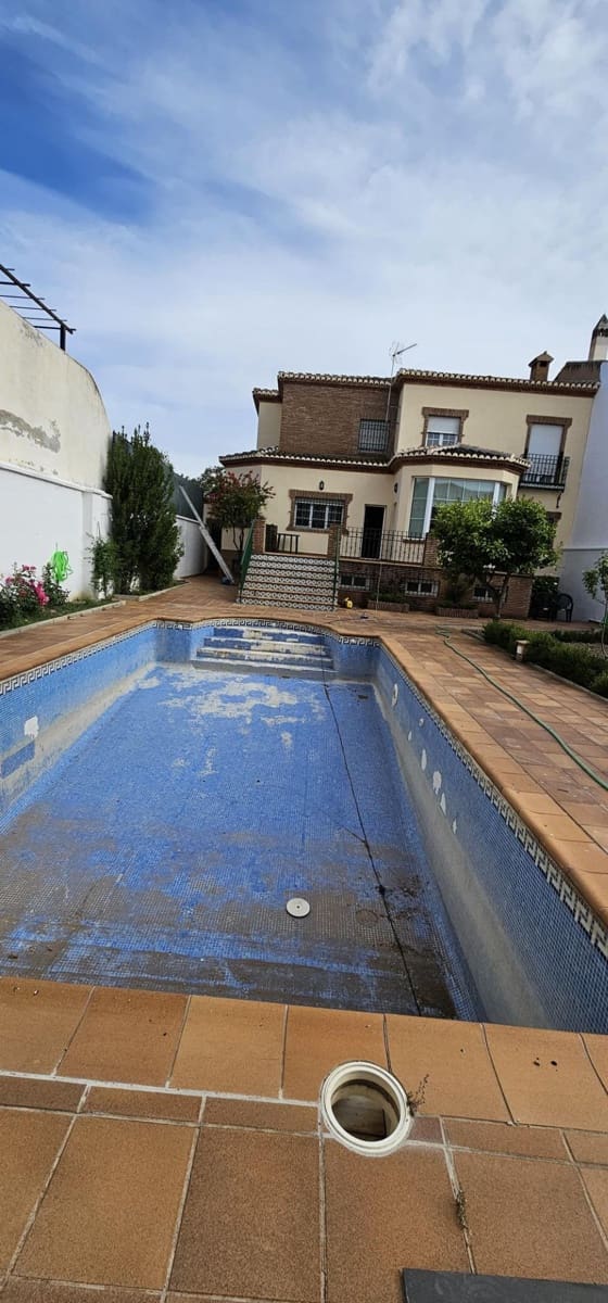 4 makuuhuone Paritalo myytävänä paikassa Santa Fe mukana uima-altaan 
autotalli - 450 000 € (Ref: 8268314)