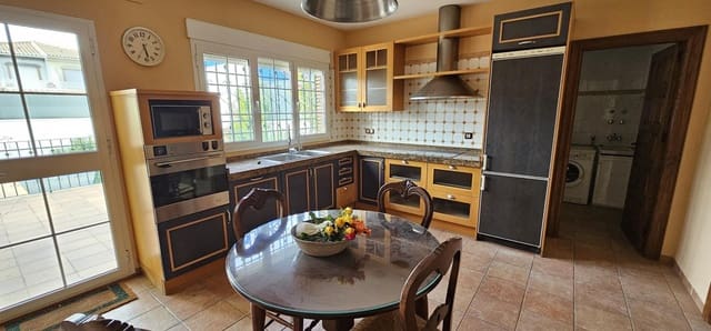 4 chambre Villa/Maison Semi-Mitoyenne à vendre à Santa Fe avec piscine garage - 450 000 € (Ref: 8268314)