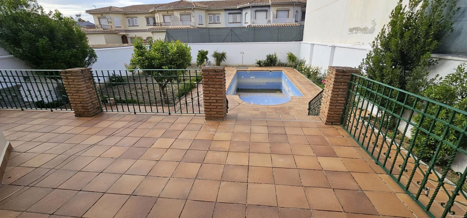 4 makuuhuone Paritalo myytävänä paikassa Santa Fe mukana uima-altaan 
autotalli - 450 000 € (Ref: 8268314)