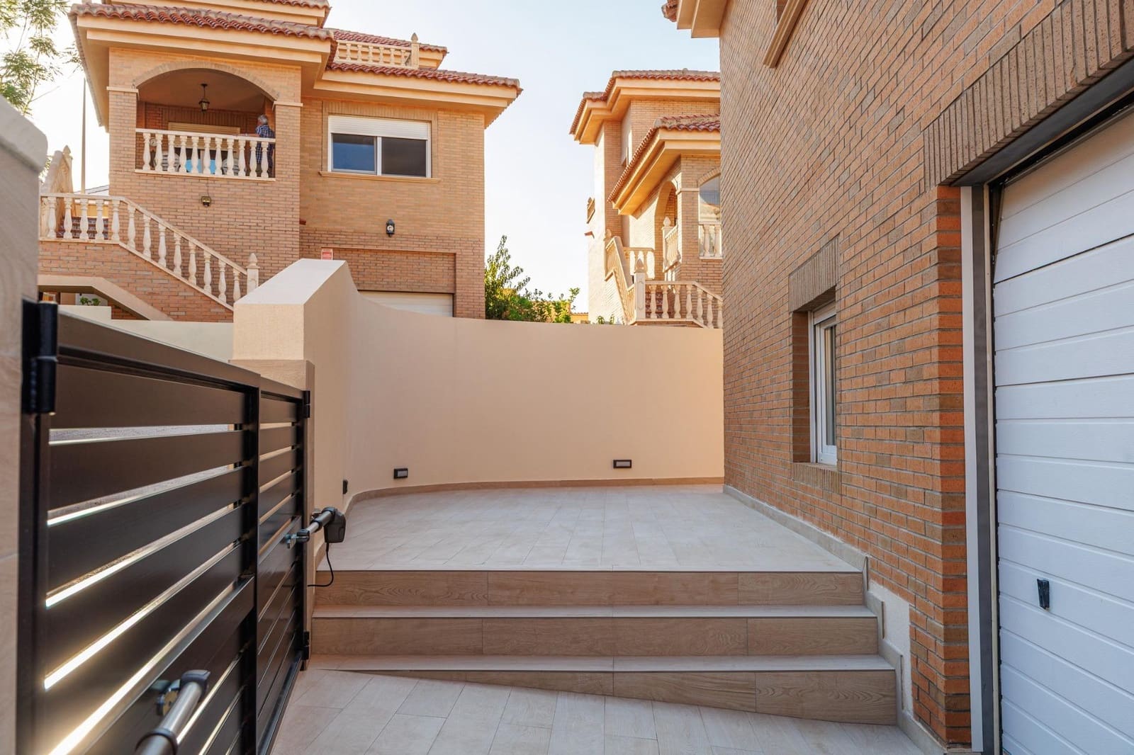 4 sypialnia Willa na sprzedaż w Ciudad Quesada z basenem garażem - 549 000 € (Ref: 8590848)