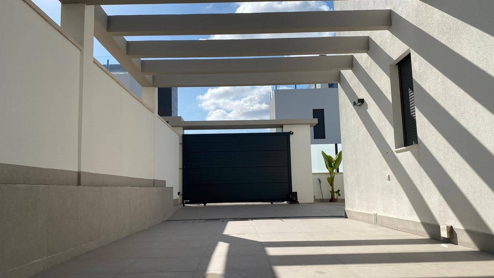 Chalet de 3 habitaciones en Los Balcones en venta con garaje - 650.000 € (Ref: 8936951)