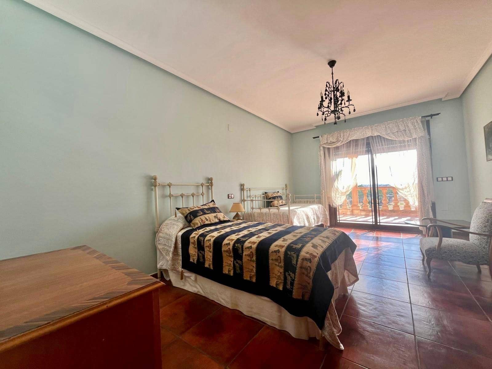 4 bedroom Villa for sale in Rojales with pool garage - € 780,000 (Ref: 8950740)