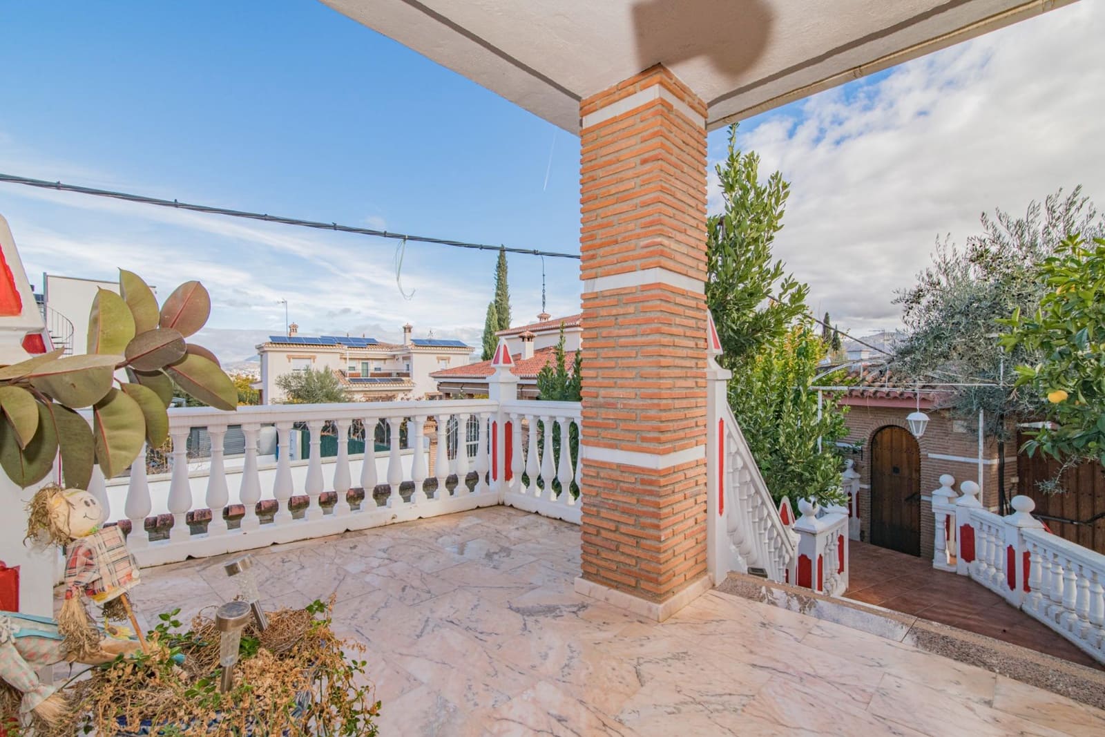 6 bedroom Villa for sale in Ogijares with pool garage - € 459,000 (Ref: 9032304)