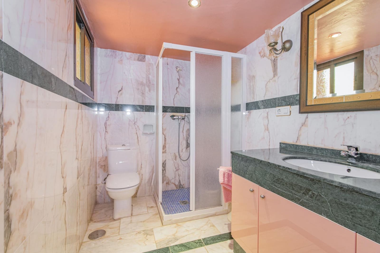 6 bedroom Villa for sale in Ogijares with pool garage - € 459,000 (Ref: 9032304)