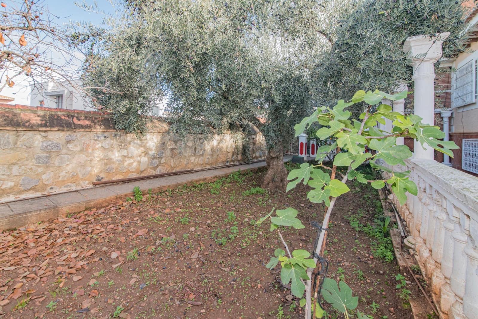 6 bedroom Villa for sale in Ogijares with pool garage - € 459,000 (Ref: 9032304)