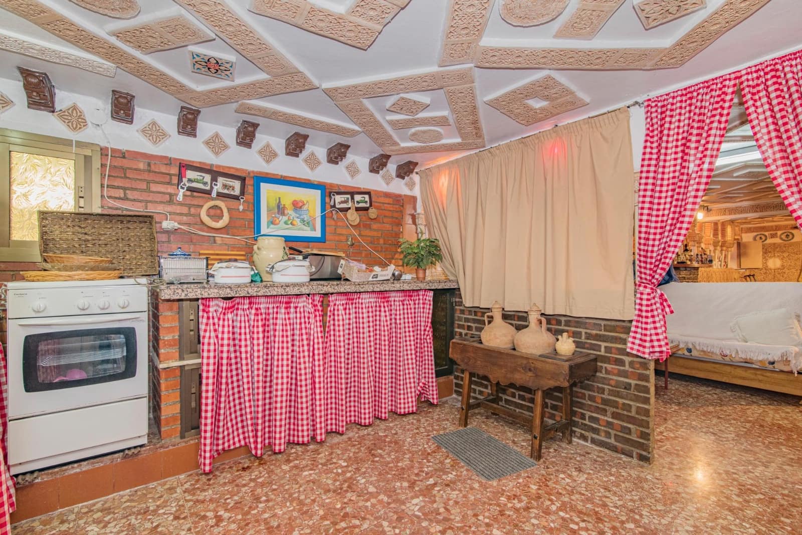 6 bedroom Villa for sale in Ogijares with pool garage - € 459,000 (Ref: 9032304)