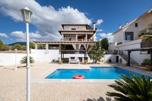 4 soveværelse Villa til salg i La Zubia med swimmingpool - € 540.000 (Ref: 9032309)