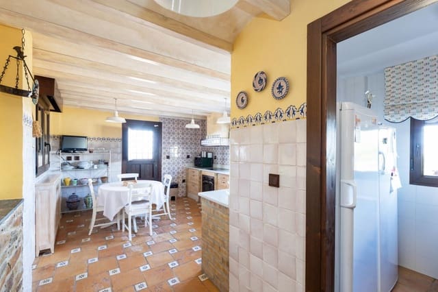 4 soveværelse Villa til salg i La Zubia med swimmingpool - € 540.000 (Ref: 9032309)
