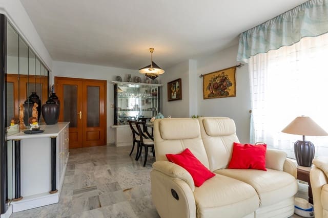 3 Zimmer Apartment zu verkaufen in Salobreña mit Pool - 285.000 € (Ref: 9032318)