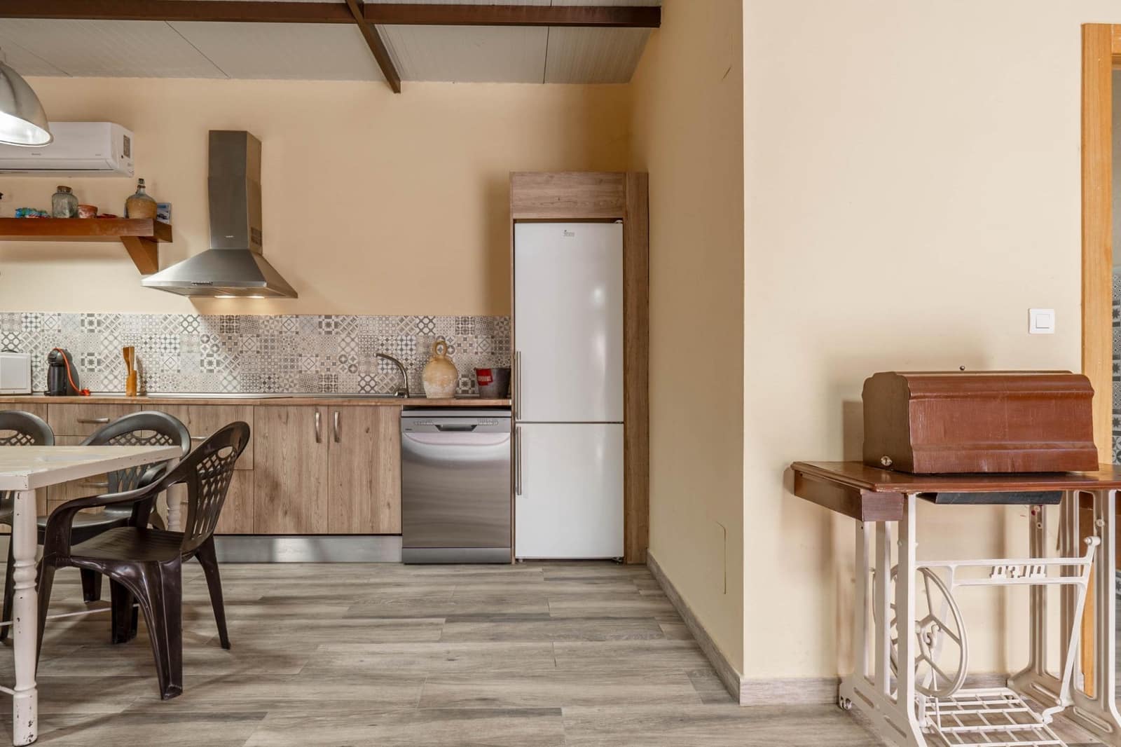 Finca/Country House for sale in Huetor Vega with pool - € 230,000 (Ref: 9032323)