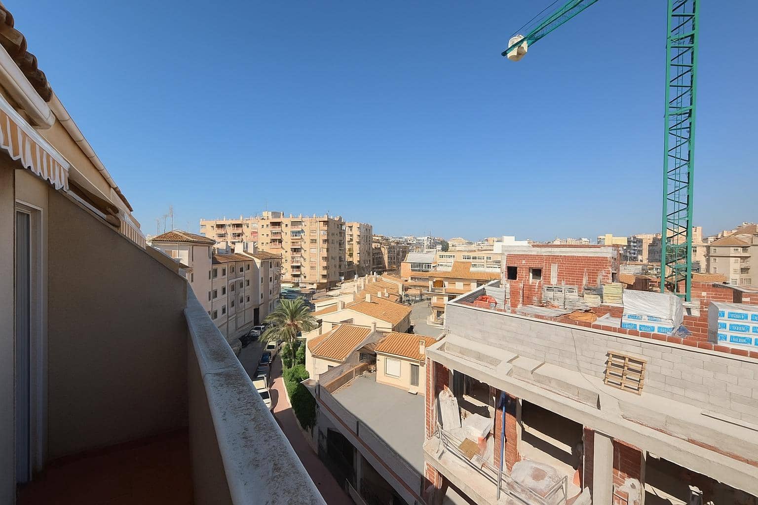 1 slaapkamer Penthouse te koop in Torrevieja met zwembad garage - € 119.900 (Ref: 9032335)