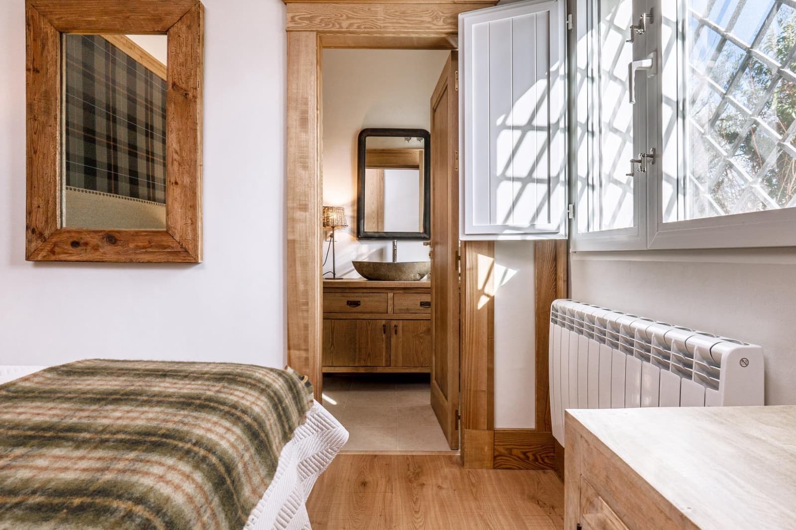 4 bedroom Finca/Country House for sale in Huetor Santillan with pool garage - € 790,000 (Ref: 9032345)