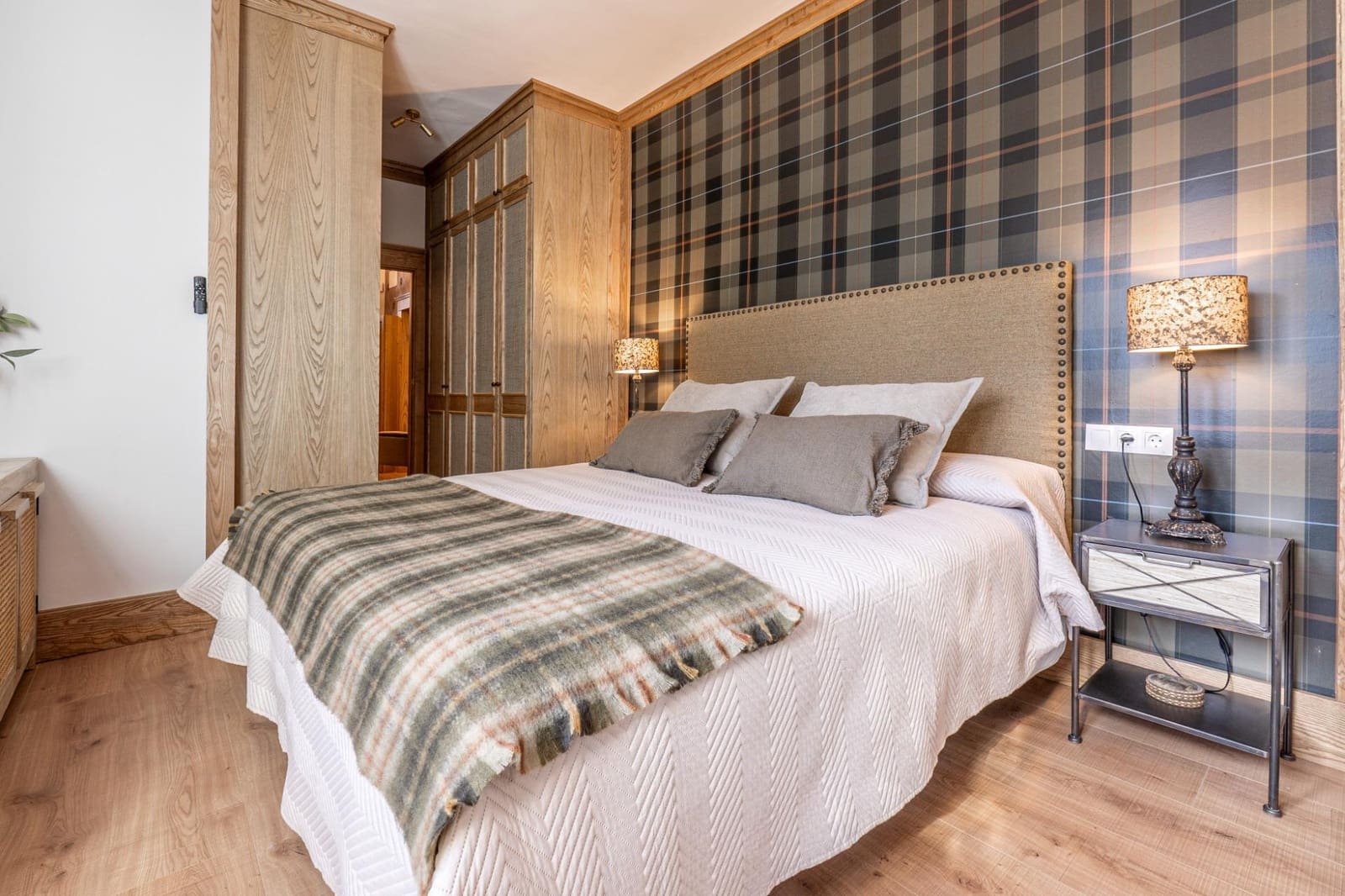 4 bedroom Finca/Country House for sale in Huetor Santillan with pool garage - € 790,000 (Ref: 9032345)