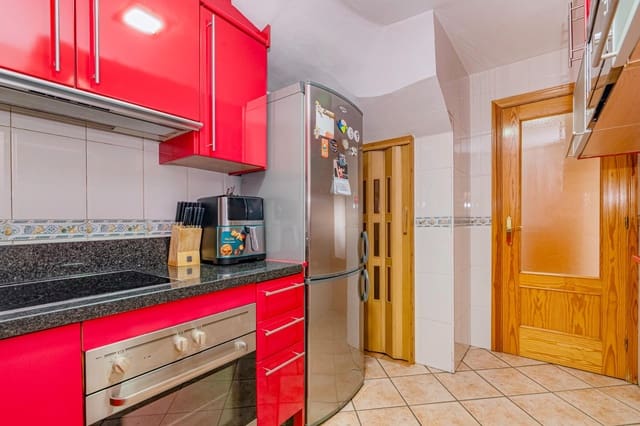 3 soveværelse Rækkehus til salg i La Zubia med garage - € 217.000 (Ref: 9059491)