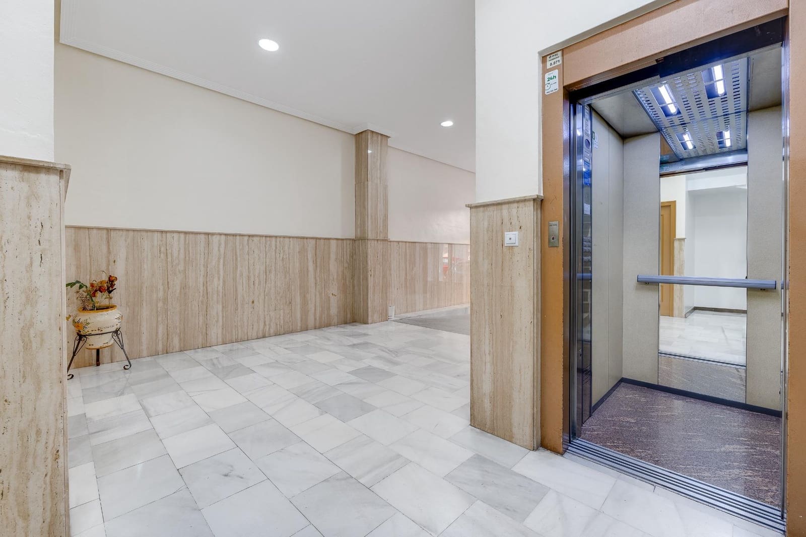 Ático de 2 habitaciones en Torrevieja en venta - 218.990 € (Ref: 9081612)