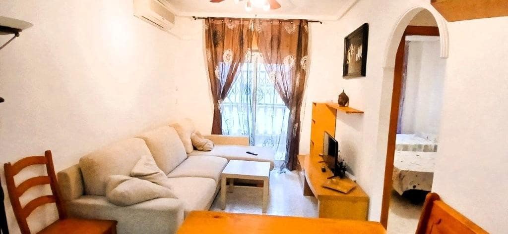 Apartamento de 2 habitaciones en Torrevieja en venta con piscina - 121.000 € (Ref: 9081628)