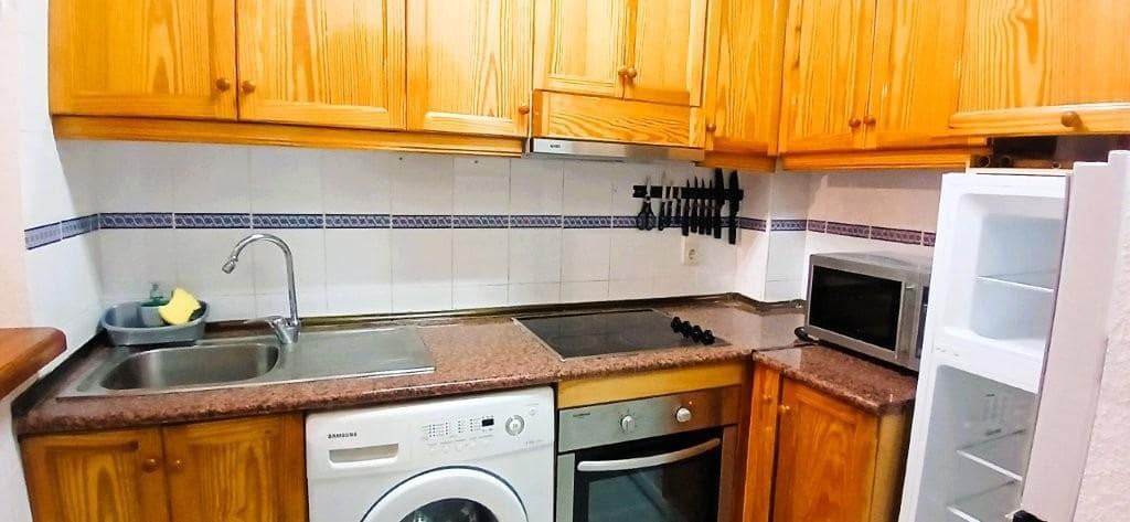 Apartamento de 2 habitaciones en Torrevieja en venta con piscina - 121.000 € (Ref: 9081628)