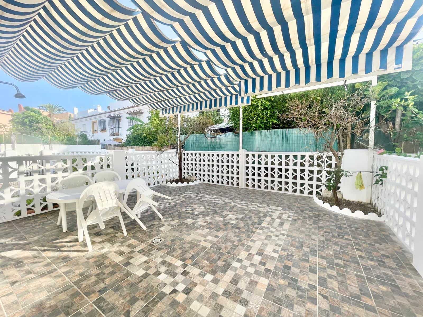 3 soveværelse Rækkehus til salg i Salobrena med swimmingpool garage - € 370.000 (Ref: 9108824)