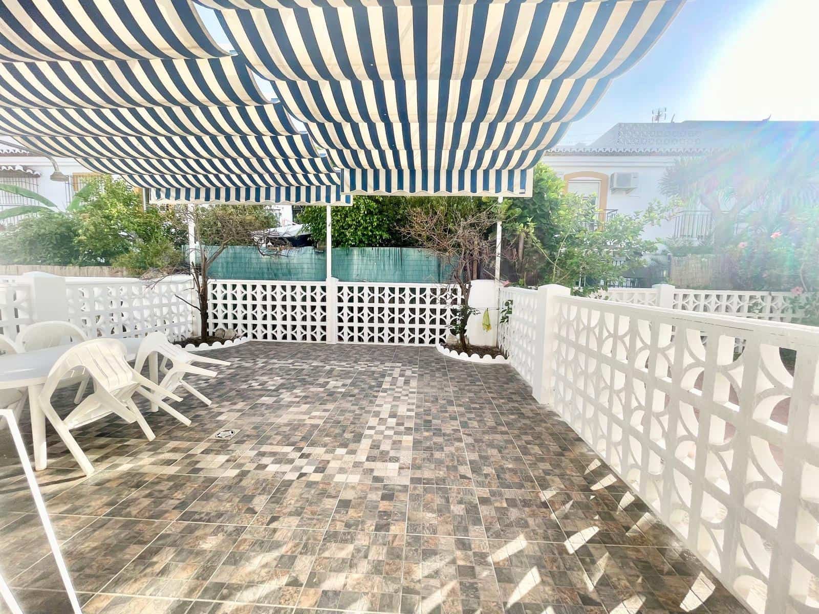 3 soveværelse Rækkehus til salg i Salobrena med swimmingpool garage - € 370.000 (Ref: 9108824)