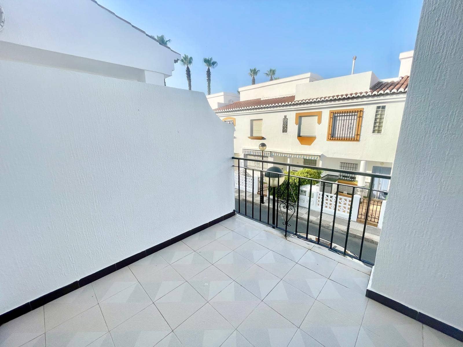 3 soveværelse Rækkehus til salg i Salobrena med swimmingpool garage - € 370.000 (Ref: 9108824)