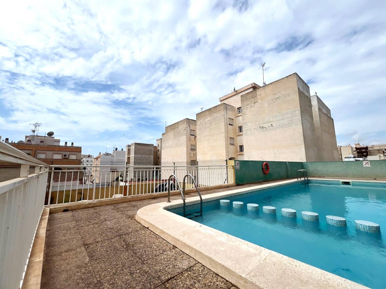 Apartament na sprzedaż w Torrevieja z basenem - 75 000 € (Ref: 9154098)