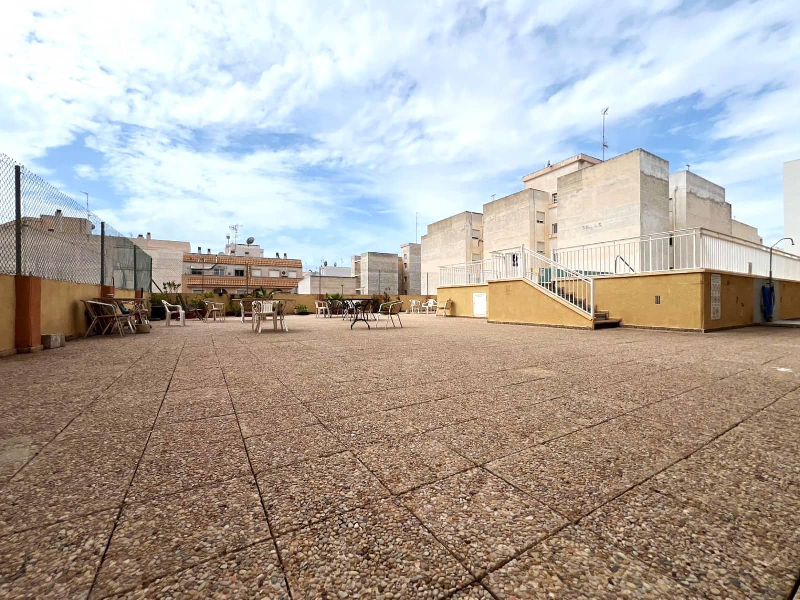 Apartament na sprzedaż w Torrevieja z basenem - 75 000 € (Ref: 9154098)