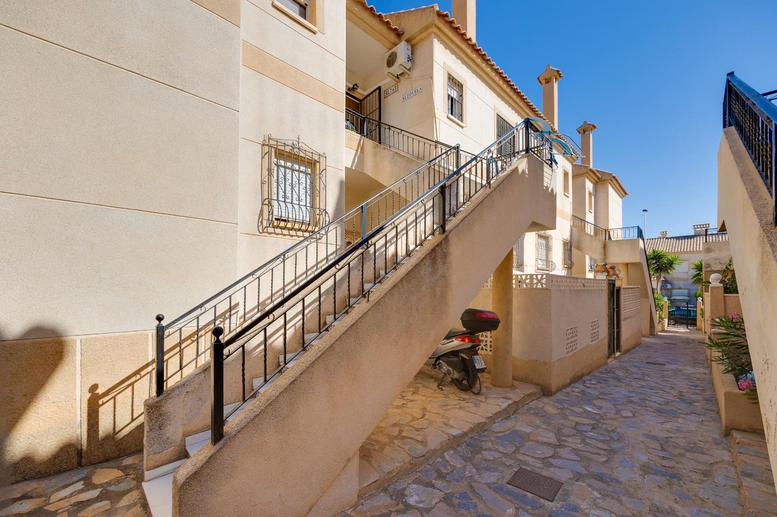 2 soveværelse Bungalow til salg i Torrevieja med swimmingpool - € 124.560 (Ref: 9154140)