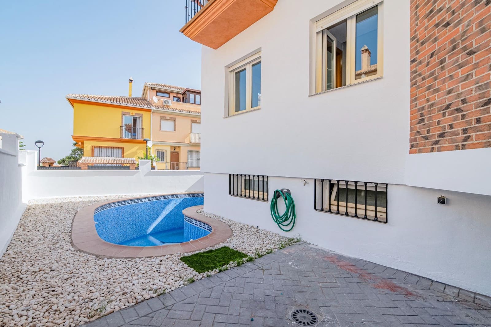 4 soveværelse Semi-Rækkehus til salg i Ogijares med swimmingpool garage - € 349.000 (Ref: 9202530)