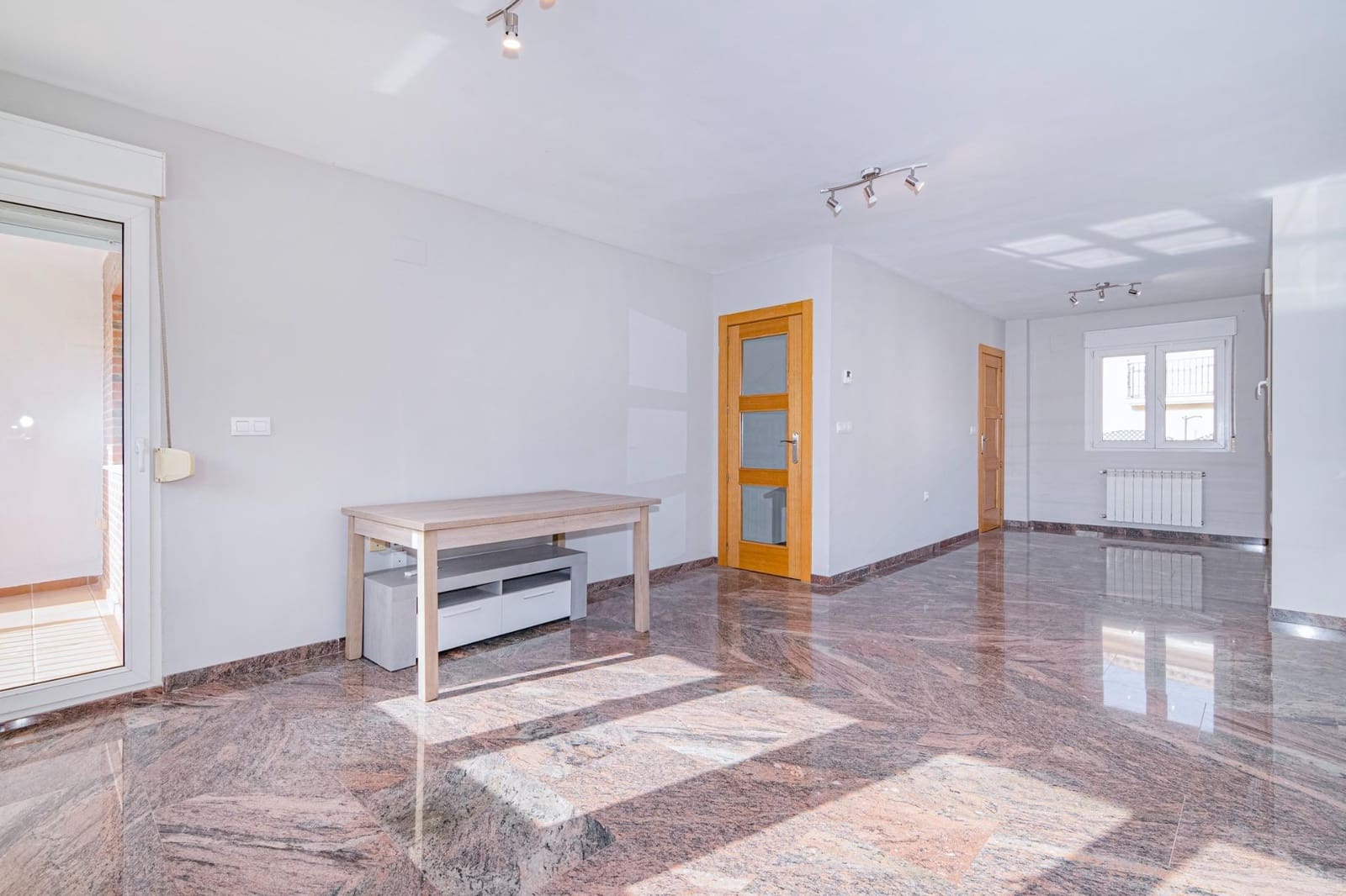 4 soveværelse Semi-Rækkehus til salg i Ogijares med swimmingpool garage - € 349.000 (Ref: 9202530)