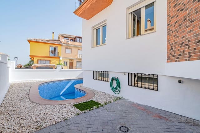 4 soveværelse Semi-Rækkehus til salg i Ogíjares med swimmingpool garage - € 349.000 (Ref: 9202530)