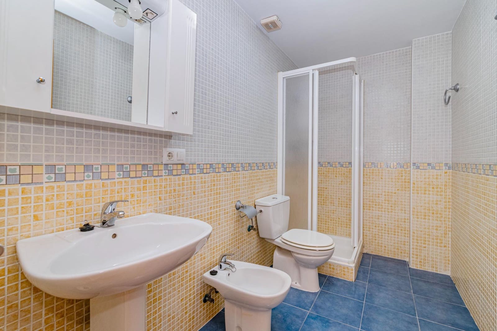 4 soveværelse Semi-Rækkehus til salg i Ogijares med swimmingpool garage - € 349.000 (Ref: 9202530)