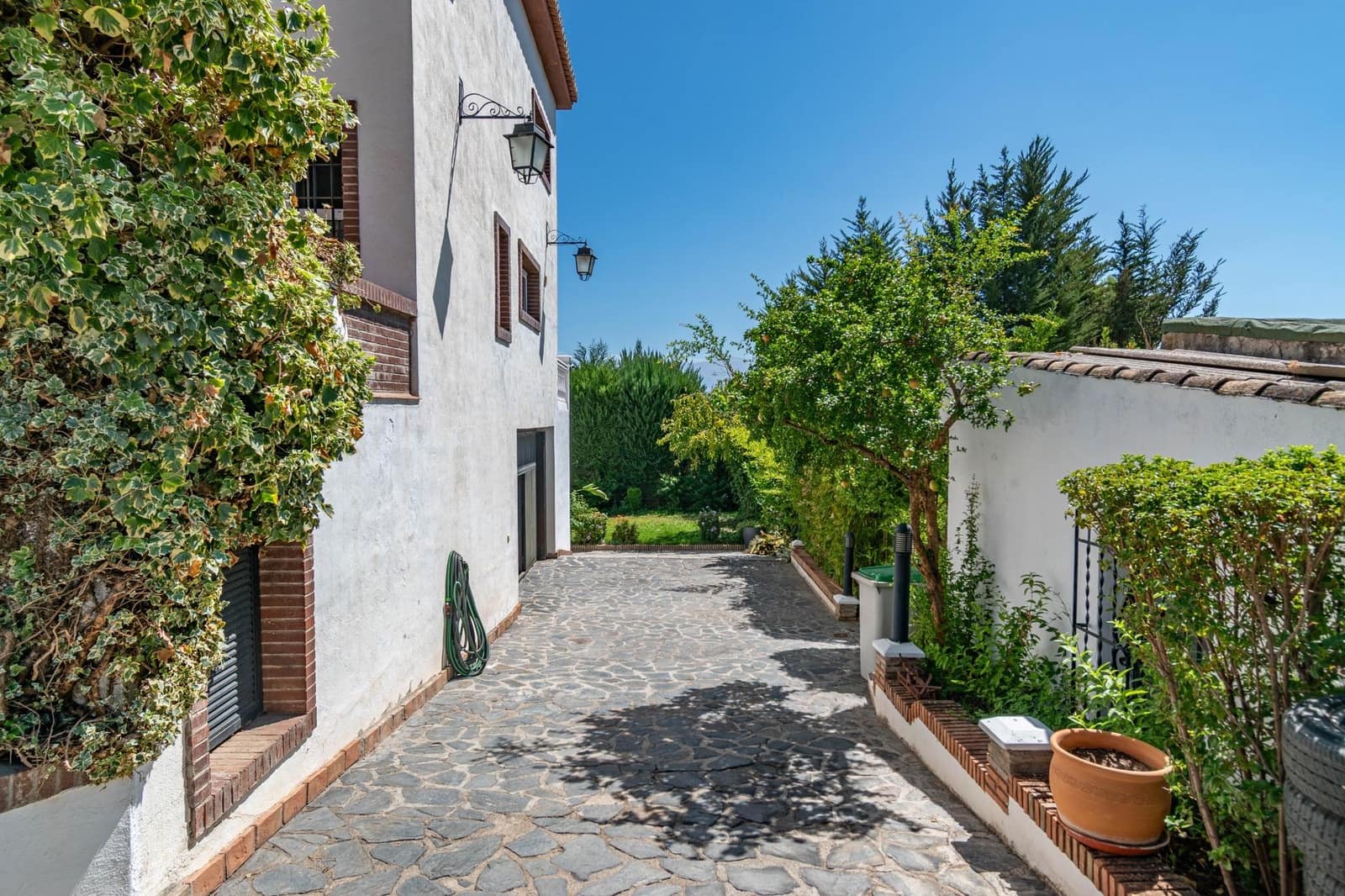 6 bedroom Villa for sale in Albolote with pool garage - € 495,000 (Ref: 9247393)