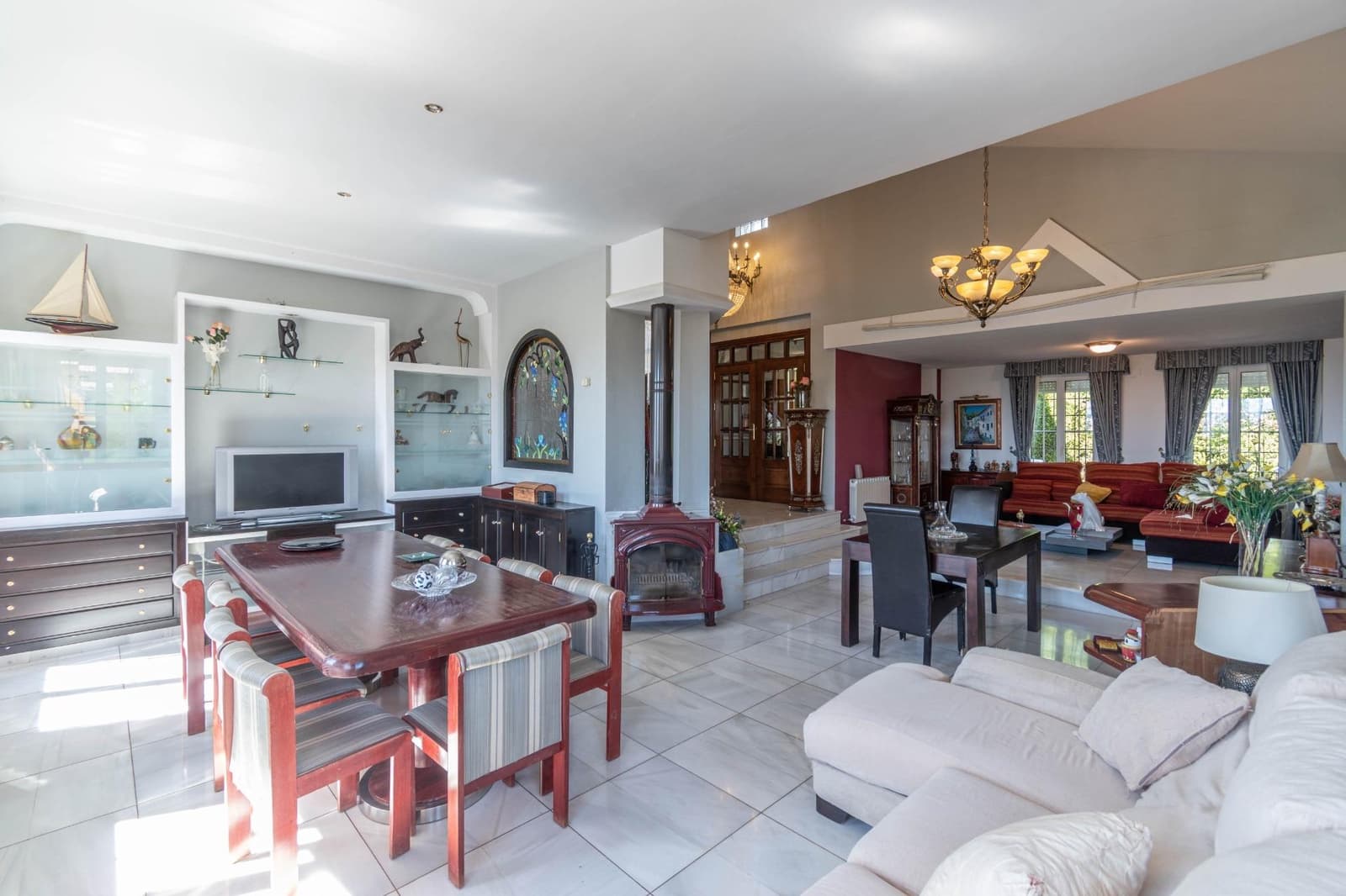 6 bedroom Villa for sale in Albolote with pool garage - € 495,000 (Ref: 9247393)