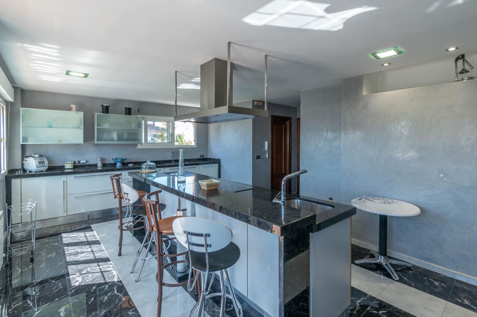 6 bedroom Villa for sale in Albolote with pool garage - € 495,000 (Ref: 9247393)